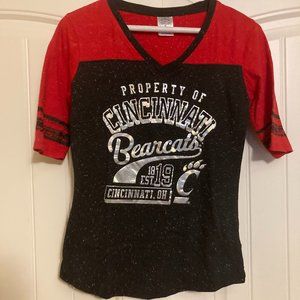 Cincinnati Bearcats Rivalry Threads Black and Red T Shirt Womens 3/5 Small Logo